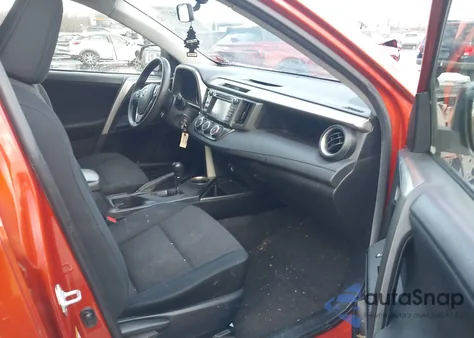 2015 Toyota Rav4 Le z USA, uszkodzony, nr VIN JTMBFREV5FD142782